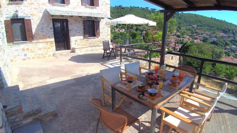 Oikia Panorama - Πέτρινη κατοικία στο Νότιο Πήλιο Vacation rental in Magnesia Prefecture, Greece