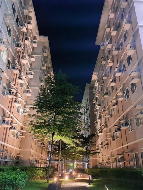 CONDO for rent at Trees Quezon City w/ free wifi Apartment in Quezon City