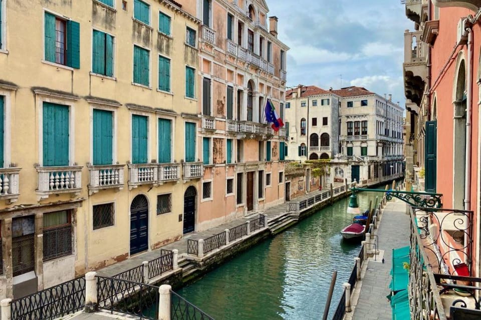 Casa Anna - elegance - brightness - canal view Apartment in Venice