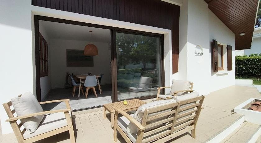 La maison des rives de Saint Brice Vacation rental in Arès