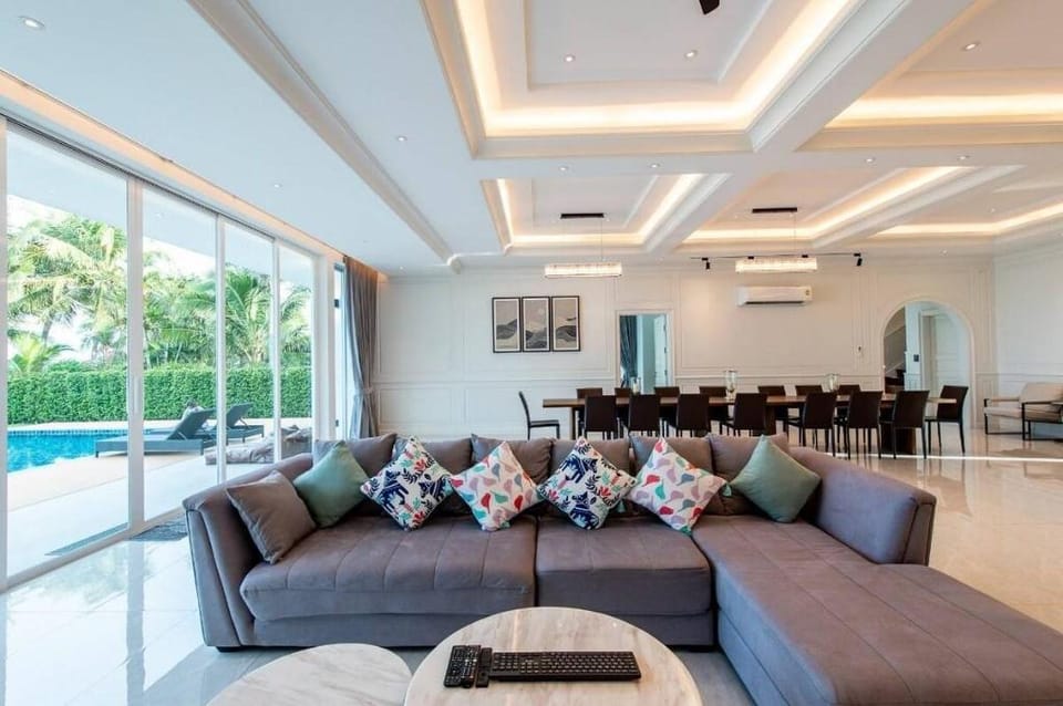Beachfront 6BR Luxury Villa (19 pax) Chaam - VVH53 Villa in Thailand