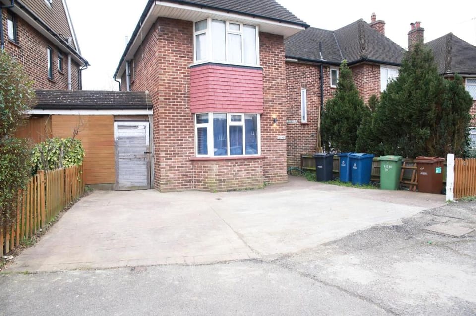 Central Harrow Cozy Apartment with free parking Apartment in Harrow