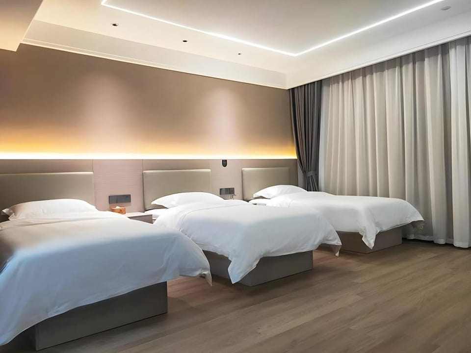 Urban Garden Hotel Wuxi Railway Station Bar Street Hotel in Suzhou