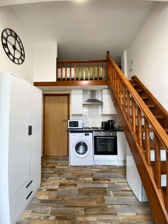 Modern studios Malvern Road Apartment in City of Westminster