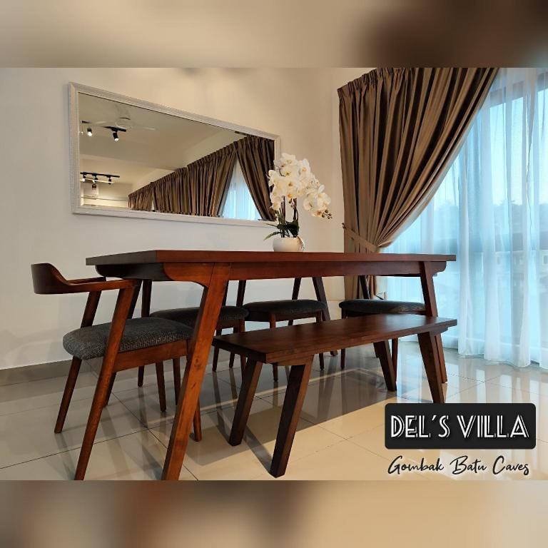 Dels Villa with Private Pool near UIA Batu Caves Vacation rental in Selangor, Malaysia
