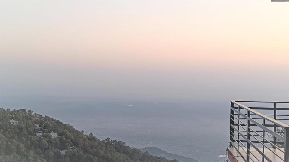 super deluxe room in hillside retreat villa Villa in Himachal Pradesh