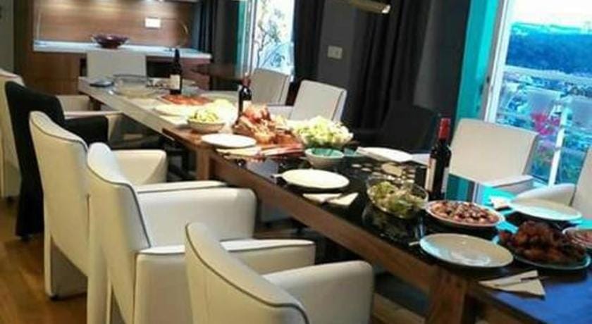 Lavish Retreat: Stylish & Scenic Penthouse Apartment in Johor Bahru