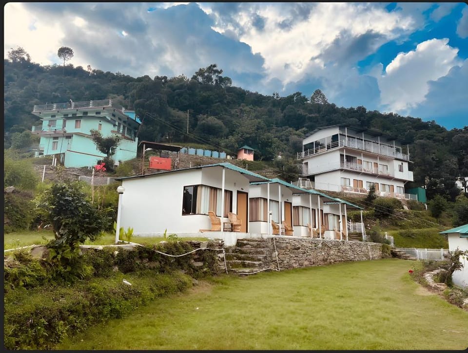 Kedar Kantha Resort Hotel in Uttarakhand