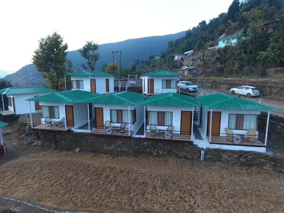 Kedar Kantha Resort Hotel in Uttarakhand