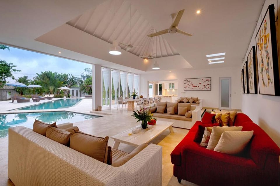 White Cany 3 BR Private Pool Villa #IQ1 Villa in North Kuta
