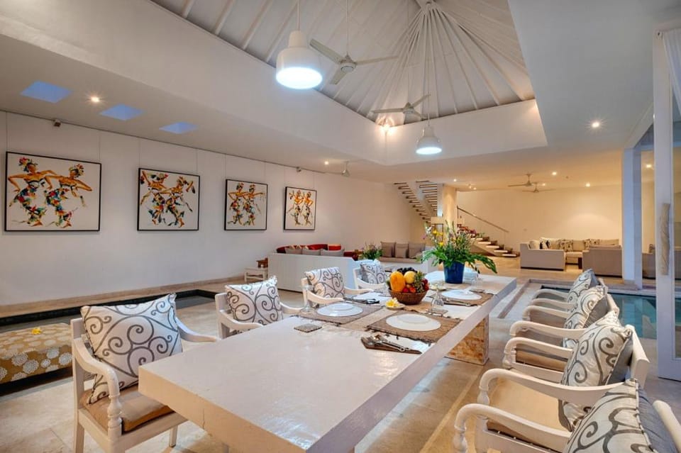 White Cany 3 BR Private Pool Villa #IQ1 Villa in North Kuta