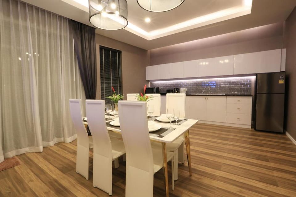 LEK..ไร่หุบกะพง มาลีฮวนน่า Resort & Restuarant Villa in Thailand