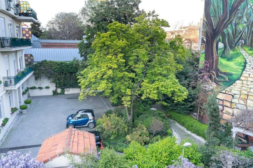 Spacious and Peaceful Flat in Cihangir, Wi Fi, 3Br Apartment in Istanbul