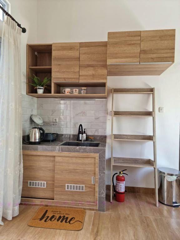 Rumah Tropis Apt. - Type Single Room  Apartment in West Sumatra, Indonesia