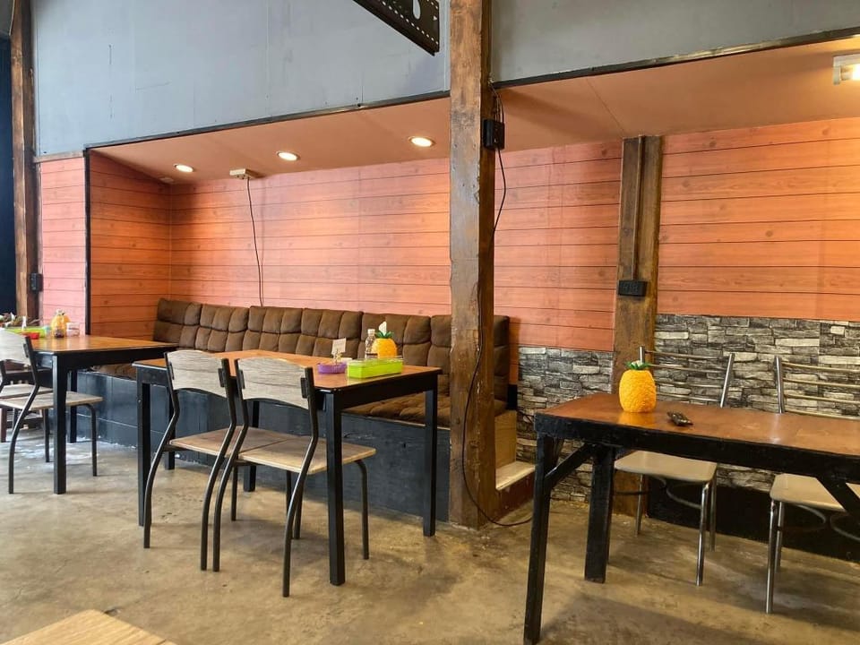 โรงแรมคุ้มเดช - Koomdech Hotel Hotel in Chon Buri Changwat
