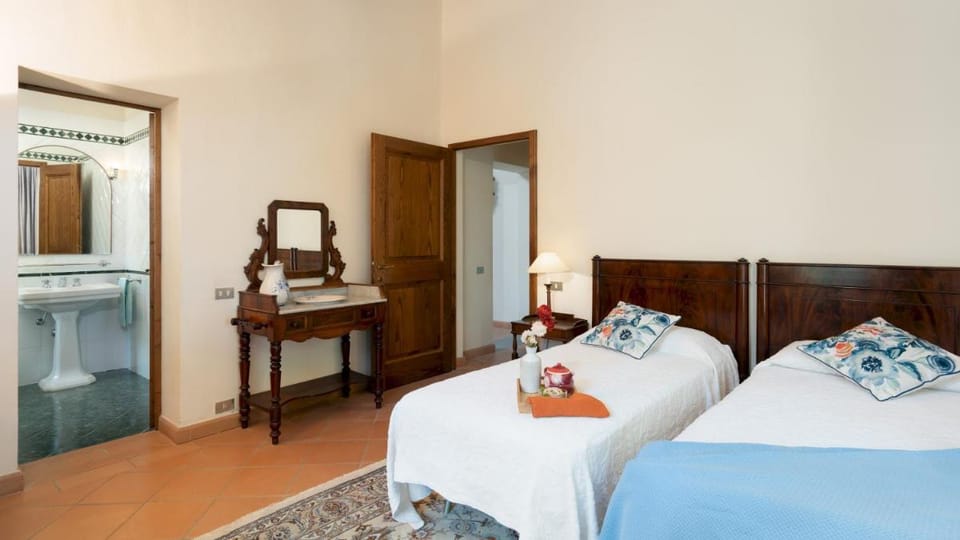 VILLA PAESANTE 8, Emma VIllas Villa in Tuscany