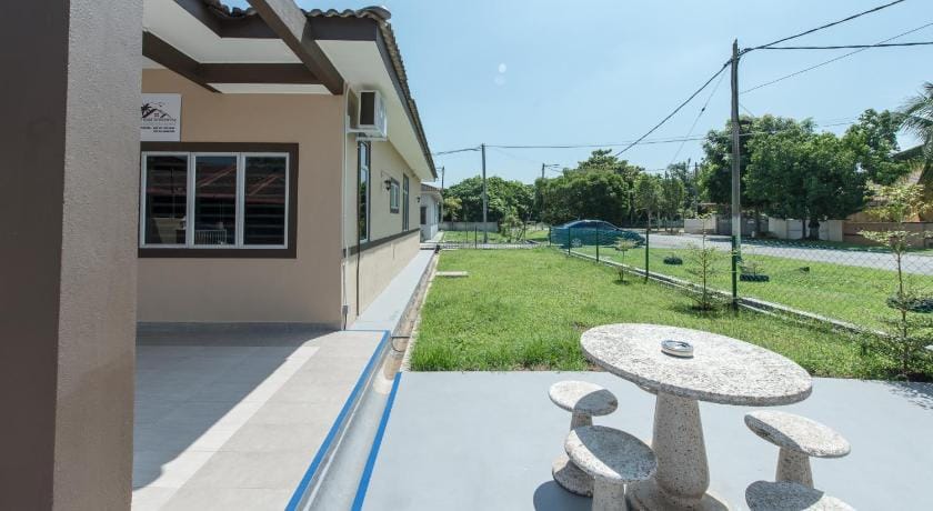 Zai Ham Homestay Vacation rental in Perak Tengah District