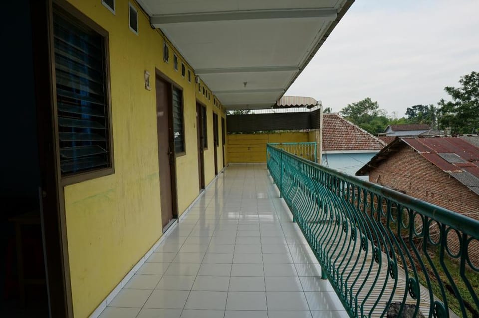 Hotel O Yoko Kost Syariah Hotel in East Java