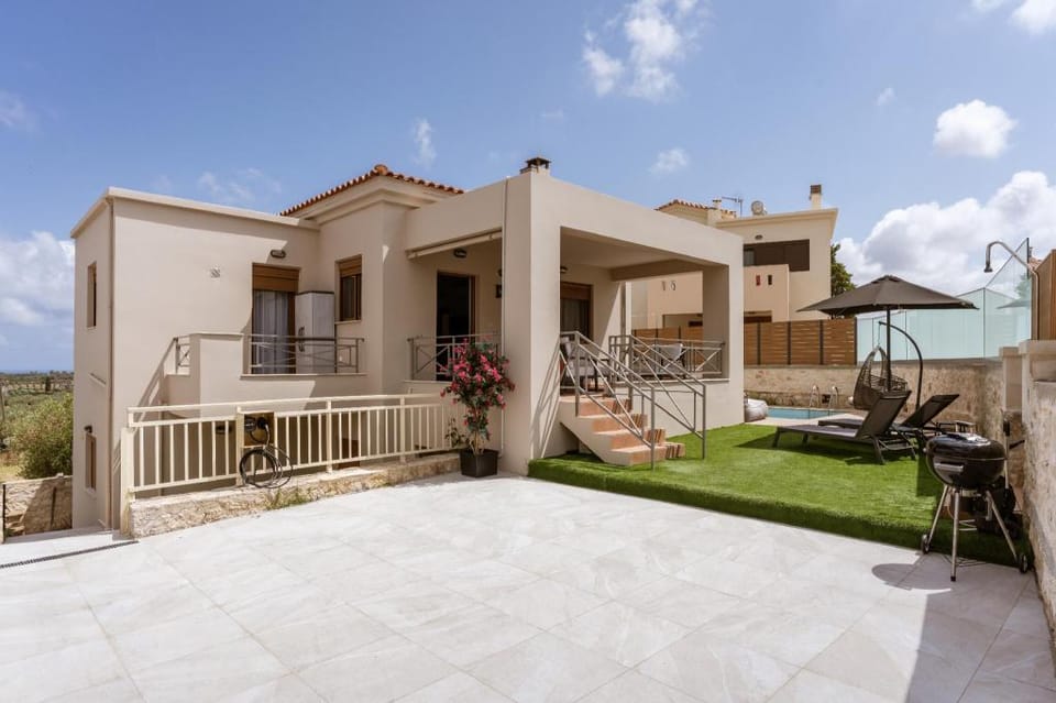 Villa Ismini 3 bedrooms with pool , sea view and e-car charger Villa in Crete