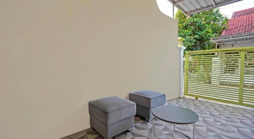 Hotel O Guesthouse Prima SyariahNearGPdI Anugerah Hotel in East Java