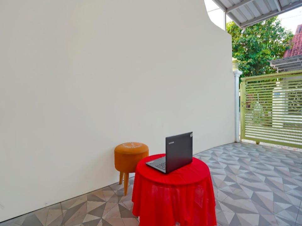 Hotel O Guesthouse Prima SyariahNearGPdI Anugerah Hotel in East Java