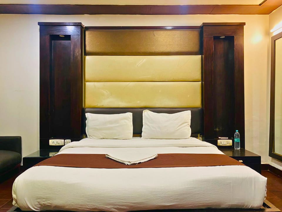 Qotel Hotel Pitampura Hotel in Delhi