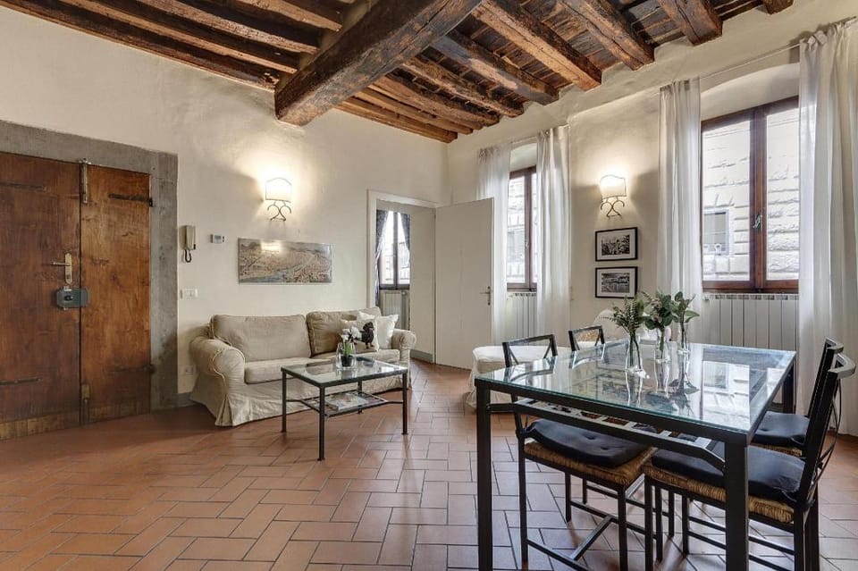 Leoni 10 in Firenze with 1 bedrooms and 1 bathrooms Apartment in Florence