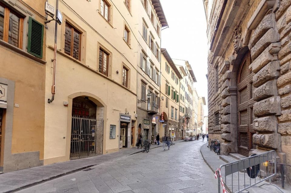 Leoni 10 in Firenze with 1 bedrooms and 1 bathrooms Apartment in Florence