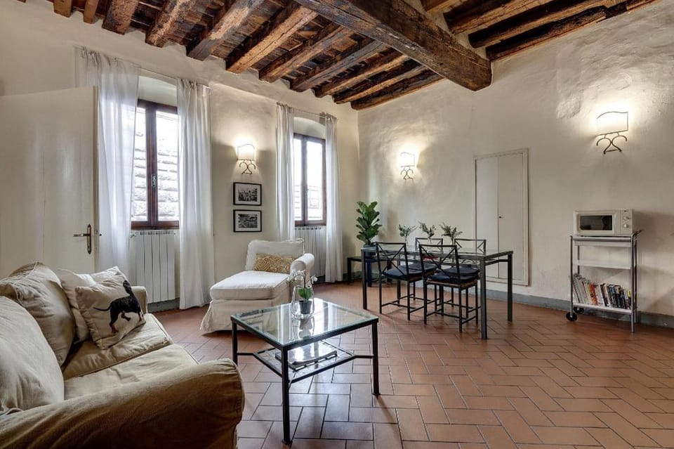 Leoni 10 in Firenze with 1 bedrooms and 1 bathrooms Apartment in Florence