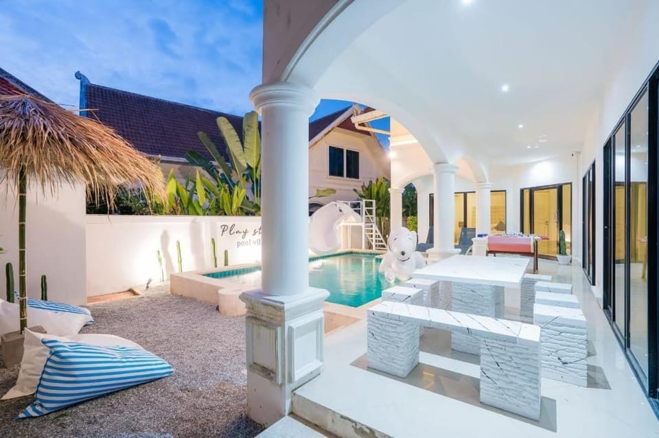 Play Story Pool Villa Beachfront House Vacation rental in Pattaya City