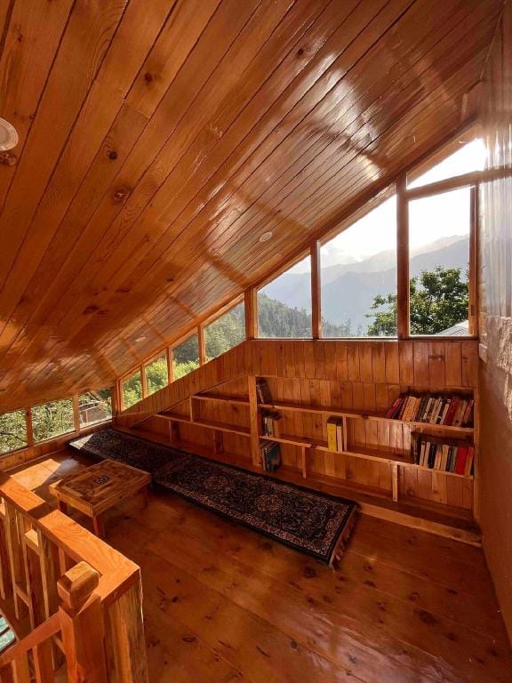 Wooden Cottage (Private with Garden/ riverside) Vacation rental in Himachal Pradesh