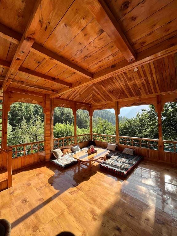 Wooden Cottage (Private with Garden/ riverside) Vacation rental in Himachal Pradesh