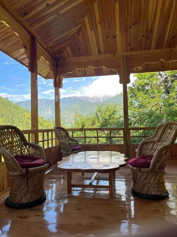 Wooden Cottage (Private with Garden/ riverside) Vacation rental in Himachal Pradesh