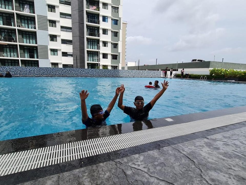 Desaru Idaman Homestay - Wi-Fi/Netflix/Cuckoo Apartment in Johor