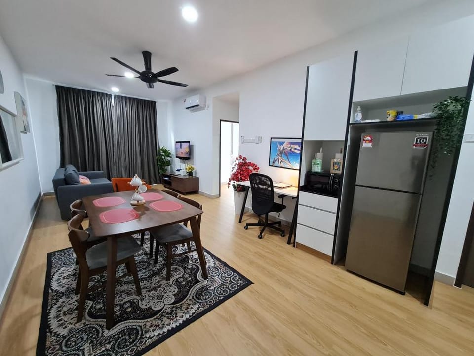 Desaru Idaman Homestay - Wi-Fi/Netflix/Cuckoo Apartment in Johor