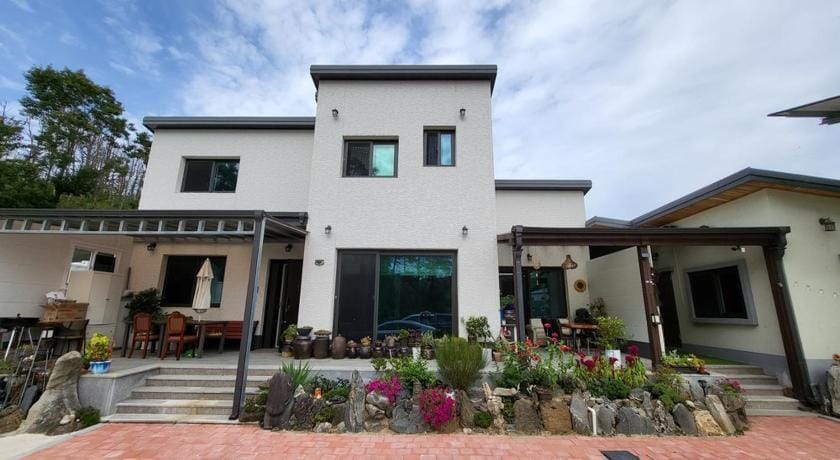 Goseong Deulggot Stay Private House Bed and Breakfast in South Korea