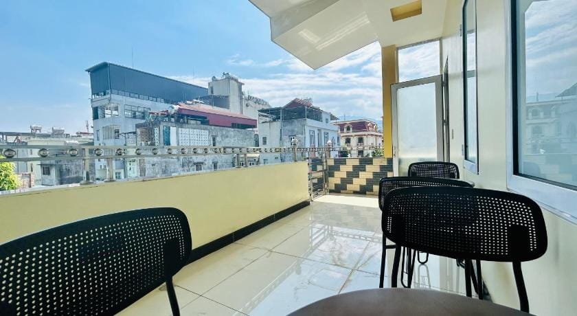 Majestic Hostel - Tours & Motorbike Rental Hotel in Vietnam