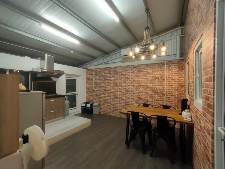 Sui Xin So Yu 隨心所寓 | 夜市 大空間四人套房_附廚房(6~8人請洽詢) Vacation rental in Taiwan, Province of China