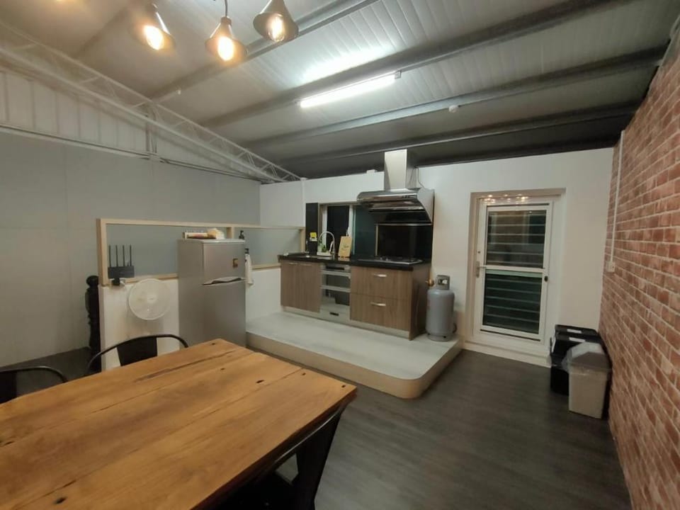 Sui Xin So Yu 隨心所寓 | 夜市 大空間四人套房_附廚房(6~8人請洽詢) Vacation rental in Taiwan, Province of China