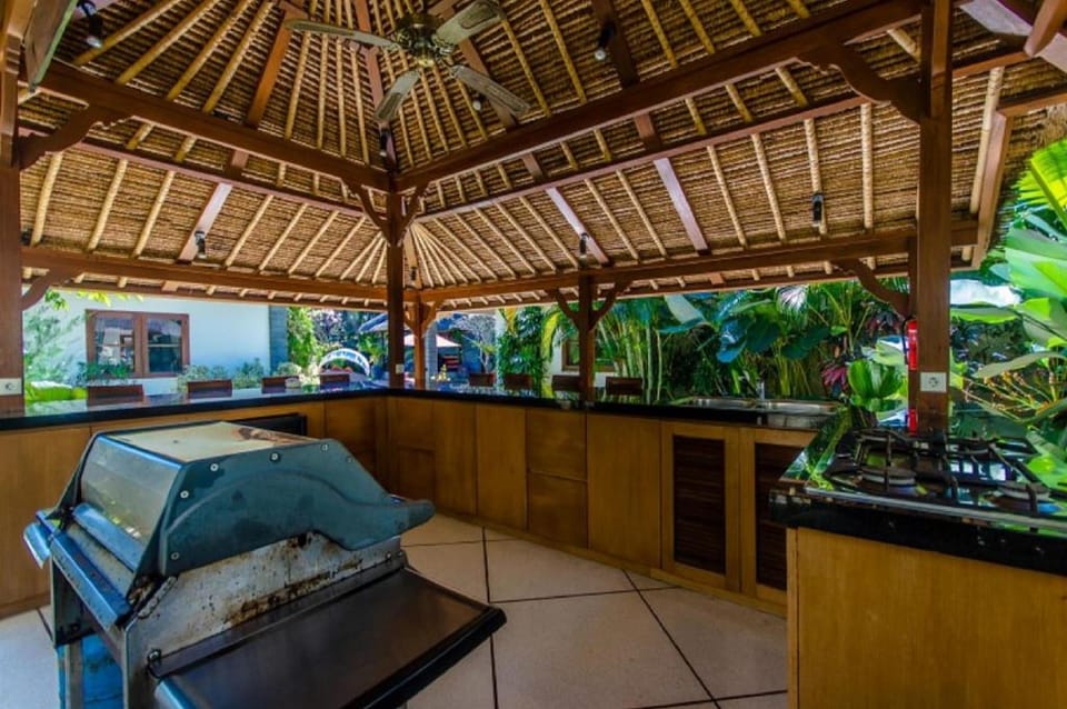 Luxury 4BedRoom –Villa AnTan- Central Seminyak Villa in Kuta