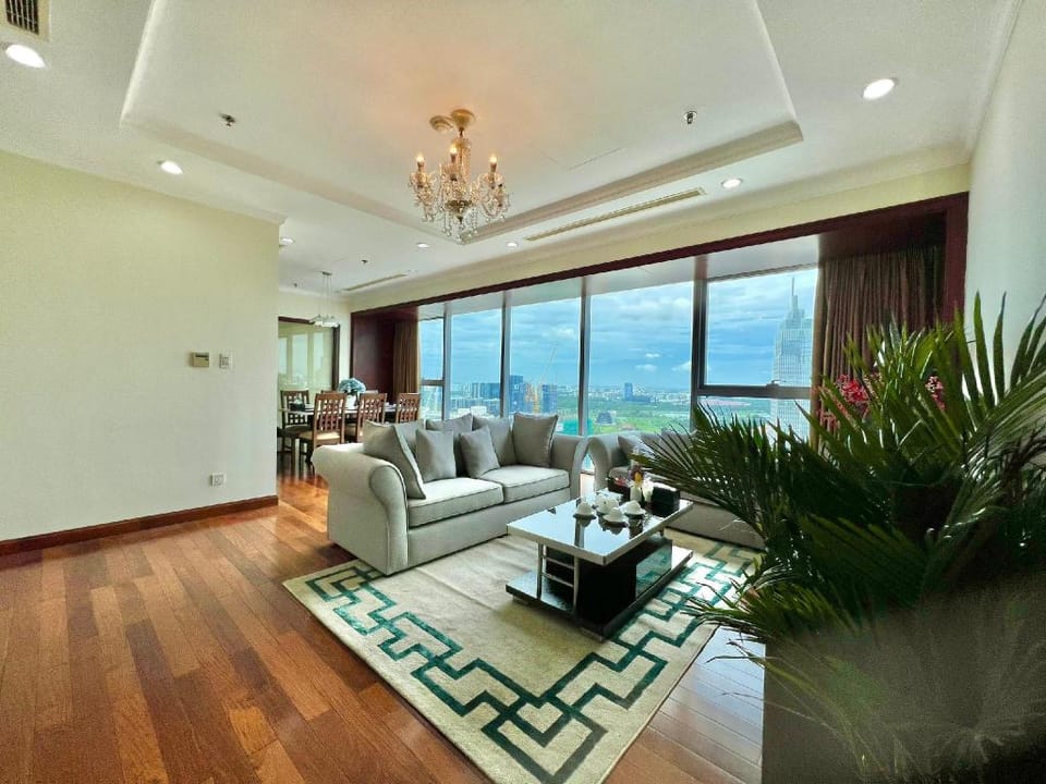 Entire 3 bedrooms Apart in Vincom Building Apartment in Ho Chi Minh City