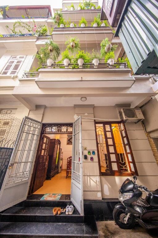 Entire Rustic House 7BR for 15PPL Near Opera Hause Vacation rental in Hanoi