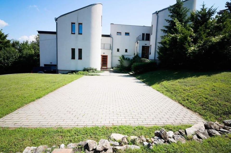 Maharaja Mountain Palace w Free Parking and Garden Apartment in Budapest