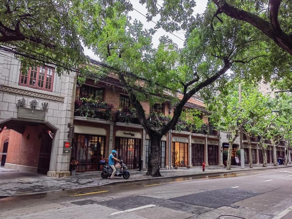 Garden apartment with courtyard in city center Apartment in Shanghai
