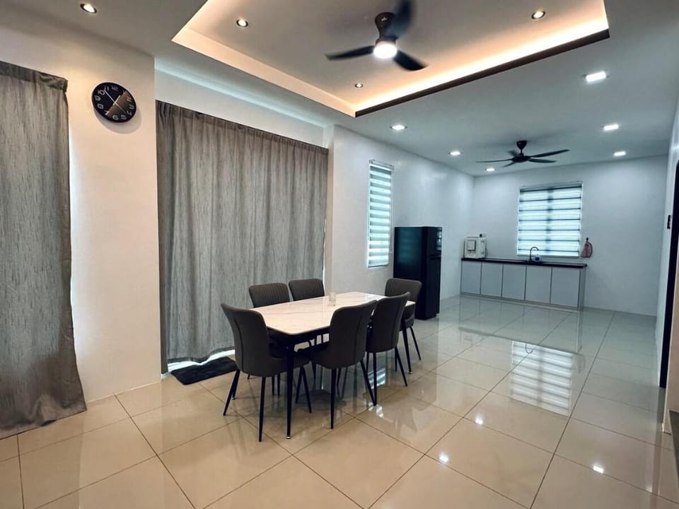 Tmn Kekwa双层半独立 Alor Setar (12-14人) 靠近Langkawi 码头 Vacation rental in Kedah
