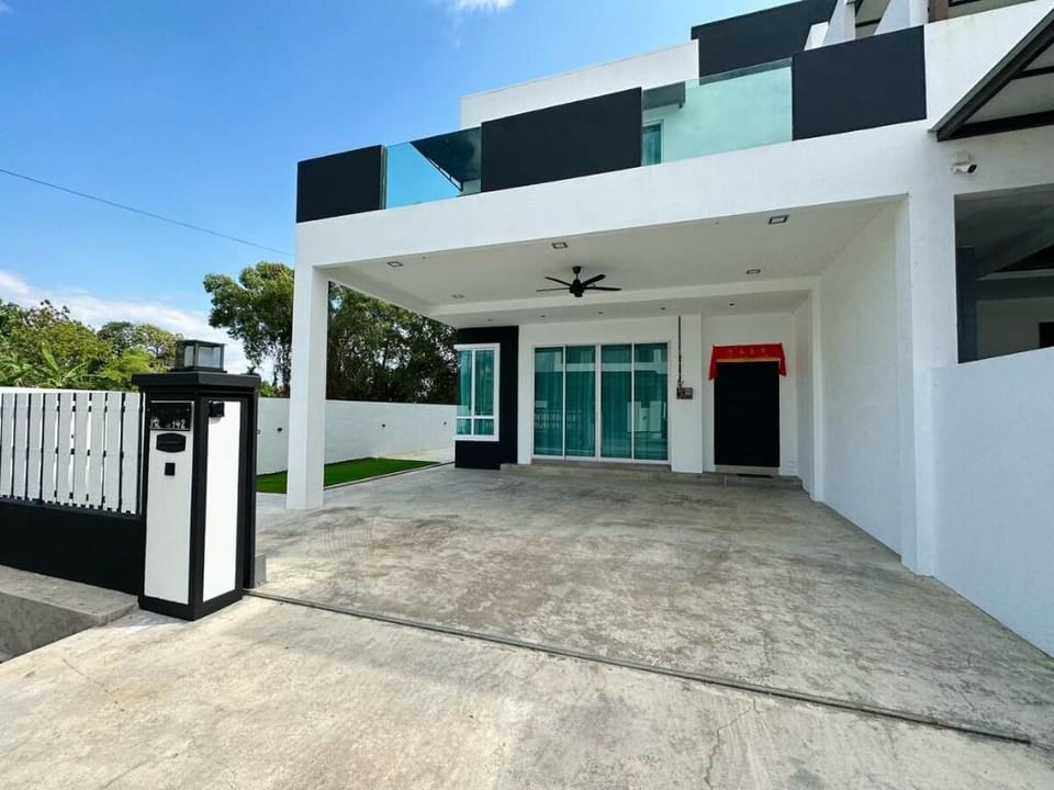 Tmn Kekwa双层半独立 Alor Setar (12-14人) 靠近Langkawi 码头 Vacation rental in Kedah