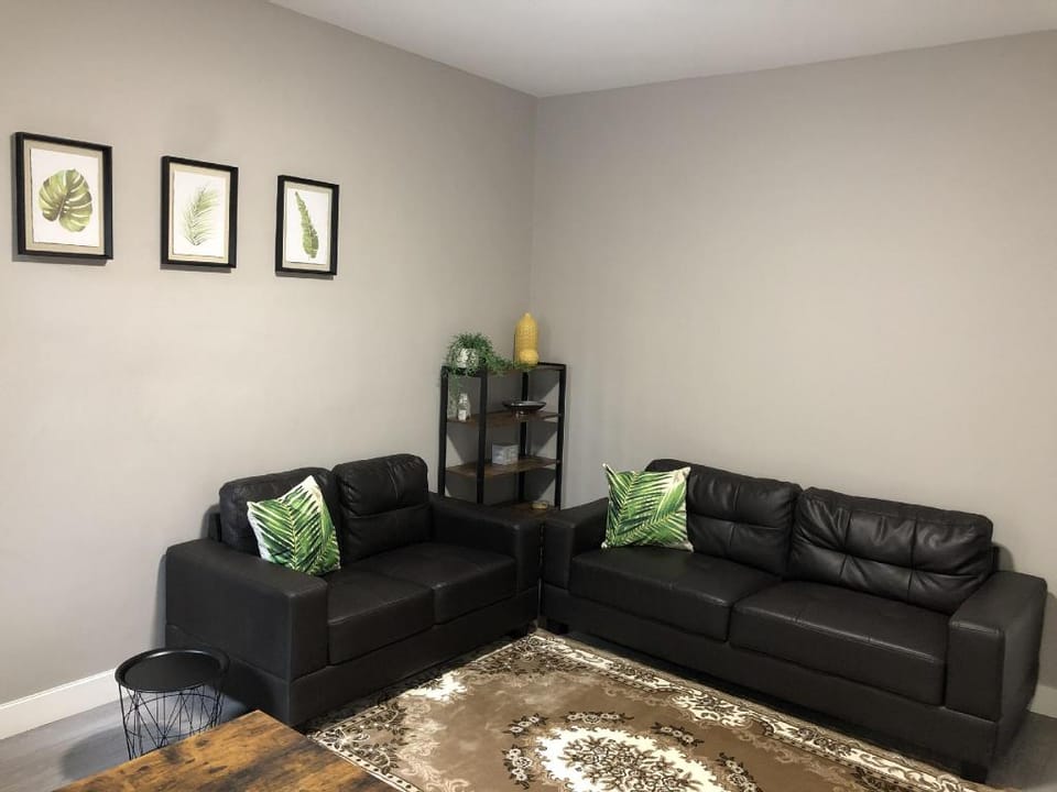 Executive or Large Family 5-bed House - Hosted by Hutch Lifestyle Vacation rental in Coventry