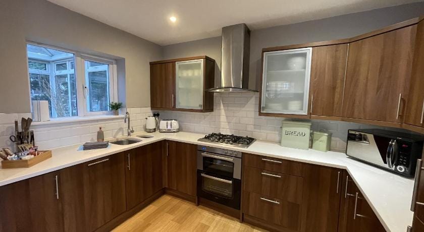 Luxury 3-bed Victorian Townhouse Hosted by Hutch Lifestyle Vacation rental in Royal Leamington Spa