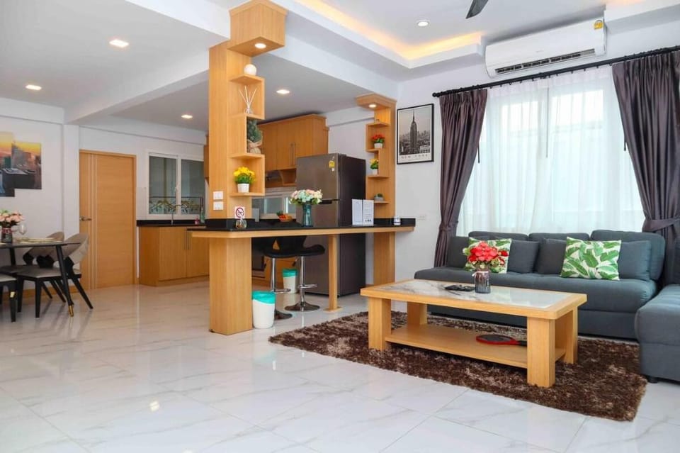 Pattaya CityHouse 4卧5卫私人泳池别墅+进步行街+BBQ+免费清洁 Villa in Pattaya City