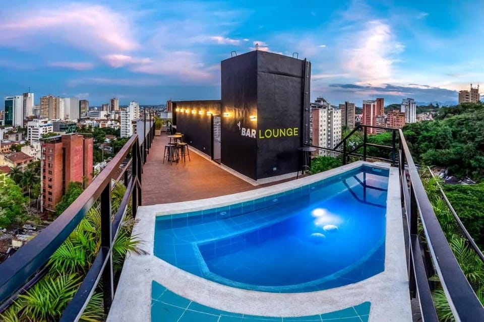 Moderno loft, A/C, agua caliente, ultra WIFI Apartment in Cali